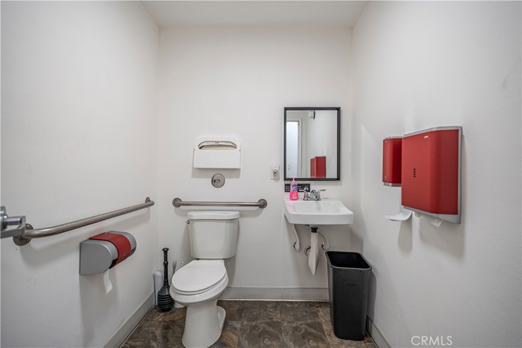 100 N Grand Avenue 116 Property Photo 23