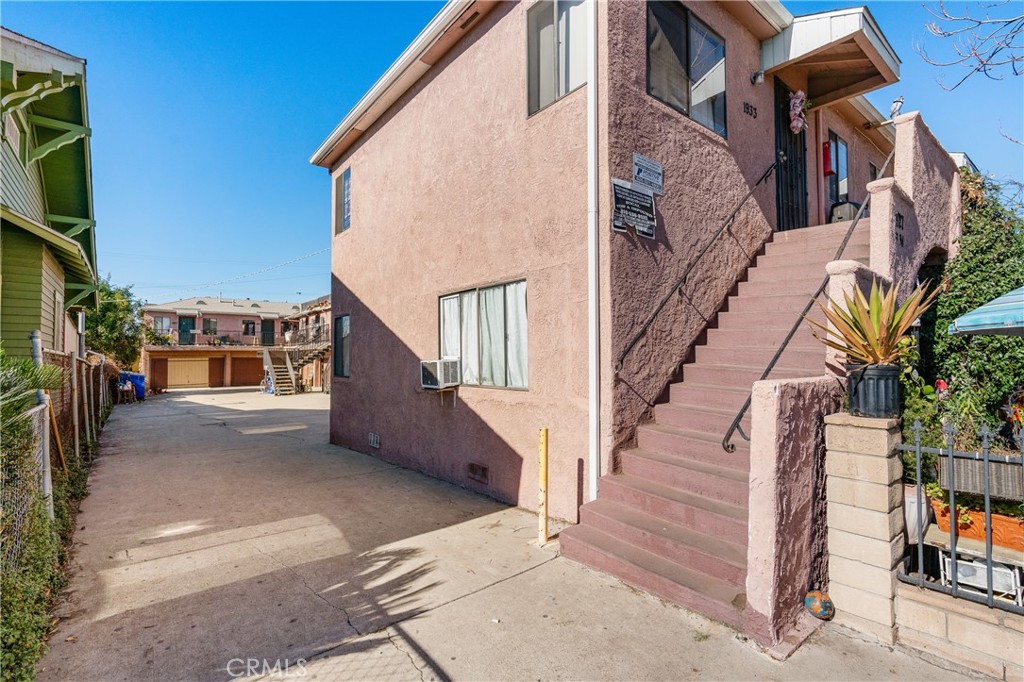 1927 Griffin Avenue Property Photo 7