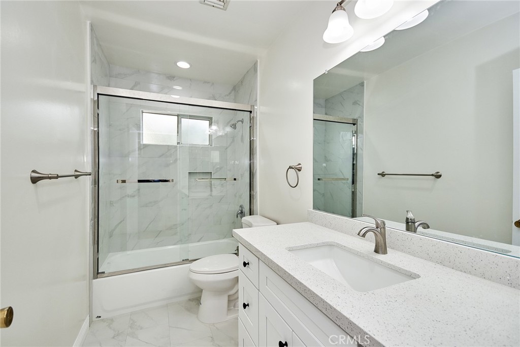 1404 Violeta Drive Property Photo 3