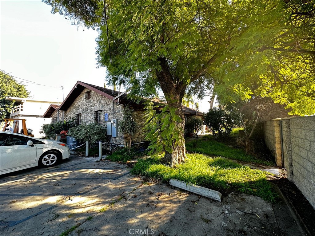 5040 Heintz Street Property Photo 4