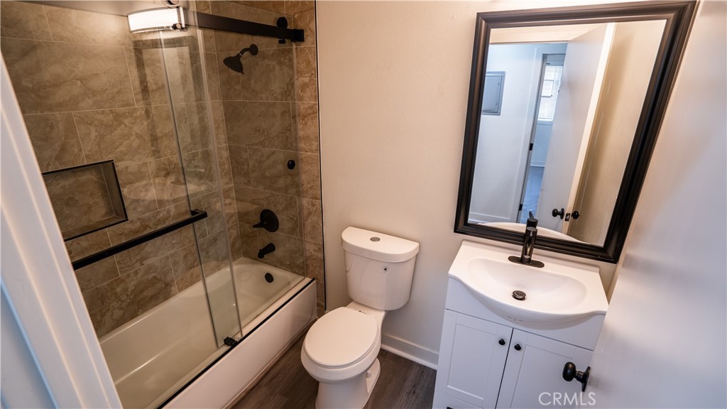 355 N Orange Avenue Property Photo 6
