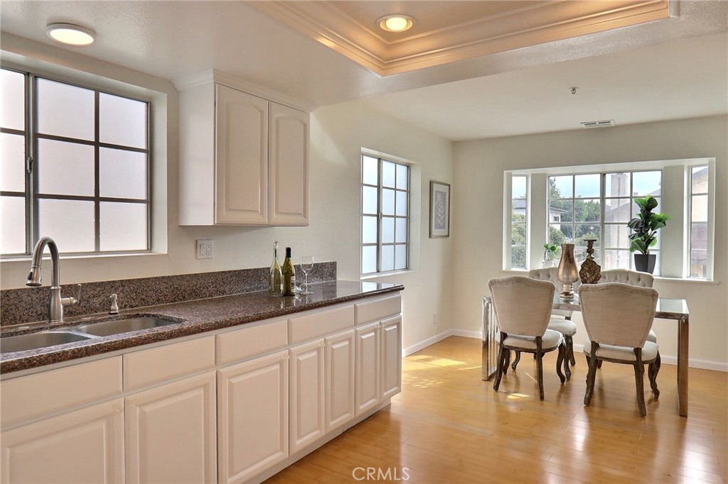 32 Diamond Street D Property Photo 3