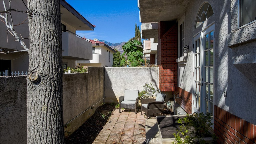 32 Diamond Street D Property Photo 14