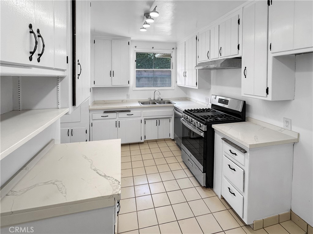 2714 Lompoc Street Property Photo 10