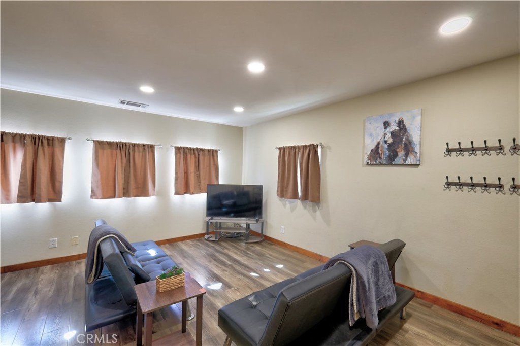 29251 Lake Brook Avenue Property Photo 12
