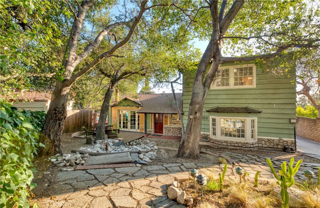 240 Churchill Glen Property Photo
