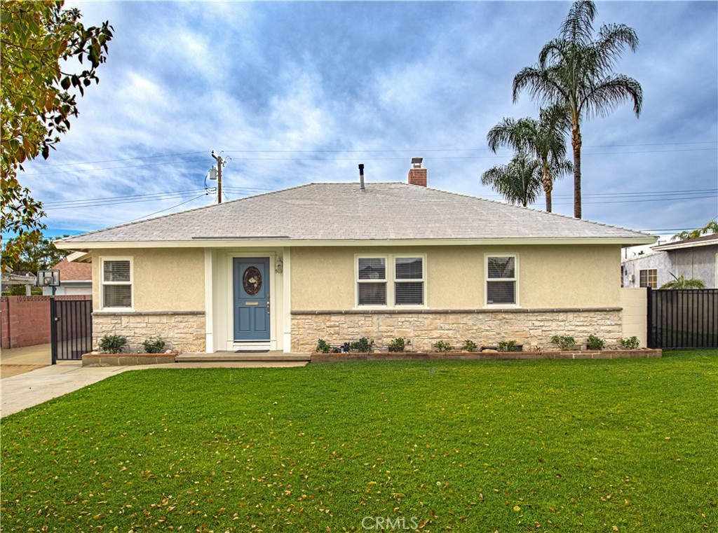 549 N La Sena Avenue Property Photo