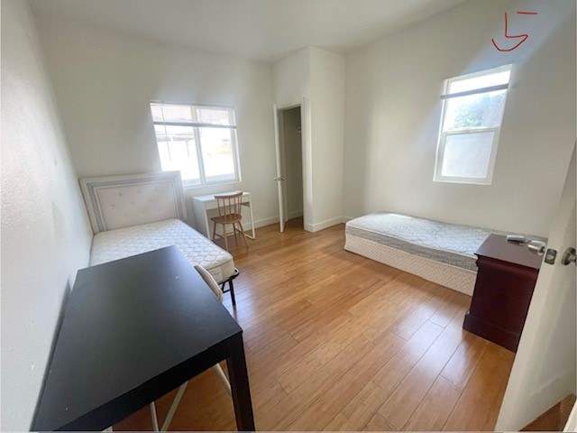 1238 W 35th Street Property Photo 23