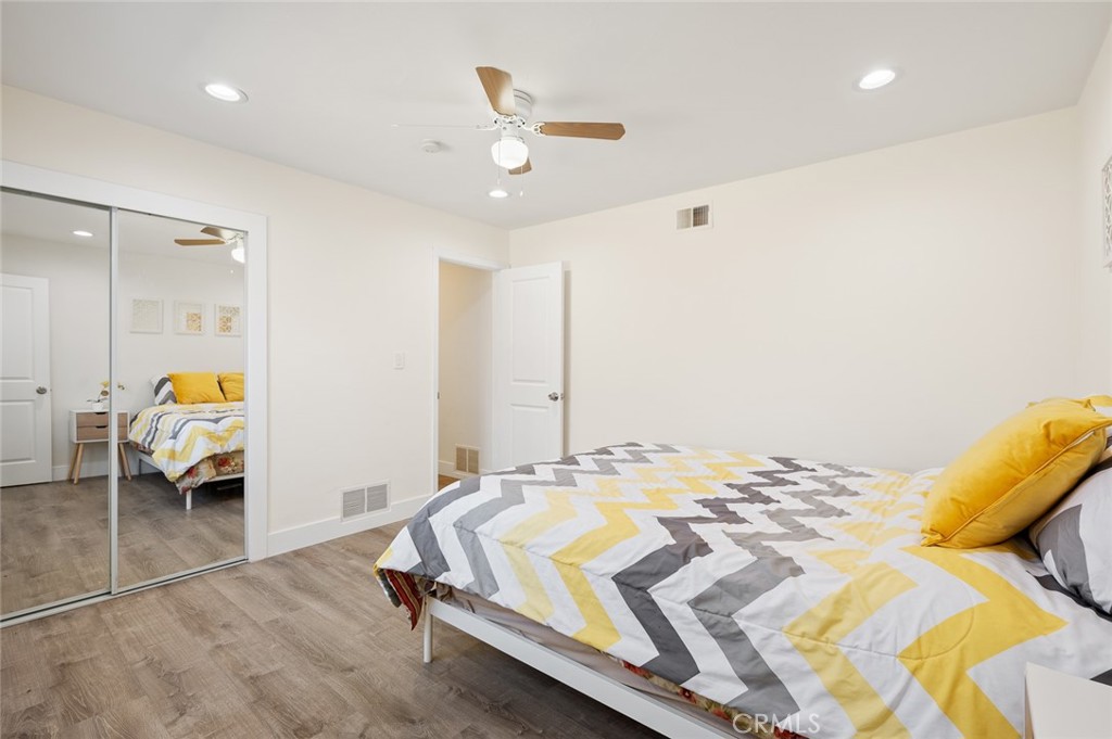 656 W 52nd Street Property Photo 11