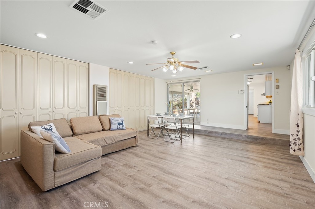 656 W 52nd Street Property Photo 15