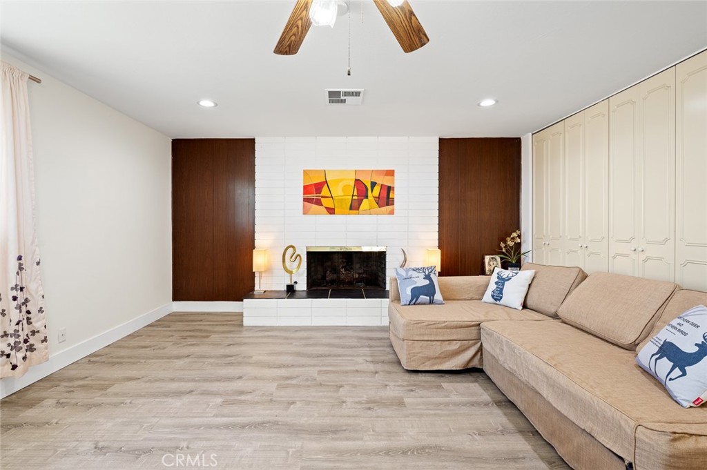 656 W 52nd Street Property Photo 17