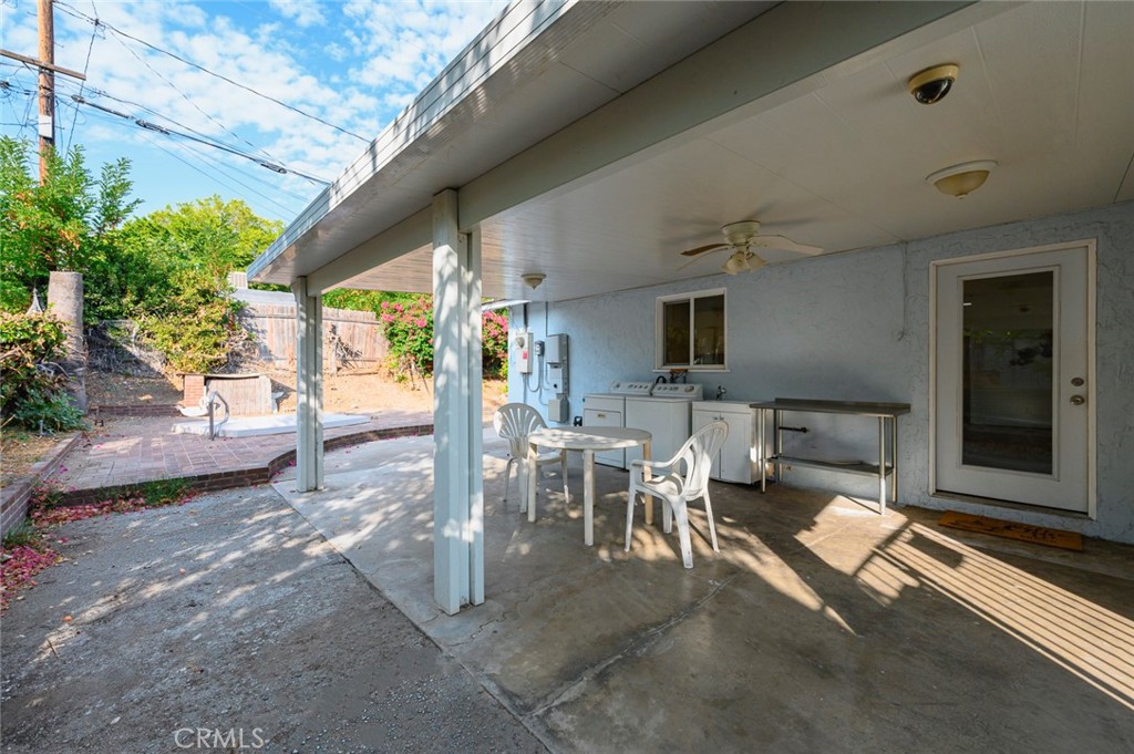 656 W 52nd Street Property Photo 21