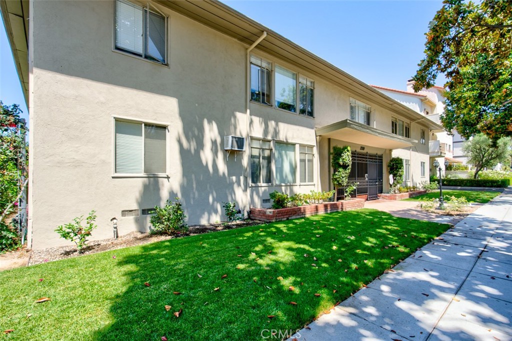 239 S Madison Avenue Property Photo 6