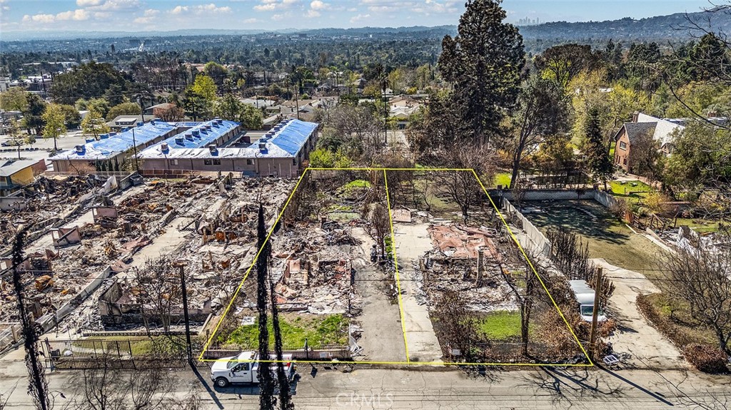 686 E Pine Street Property Photo 2