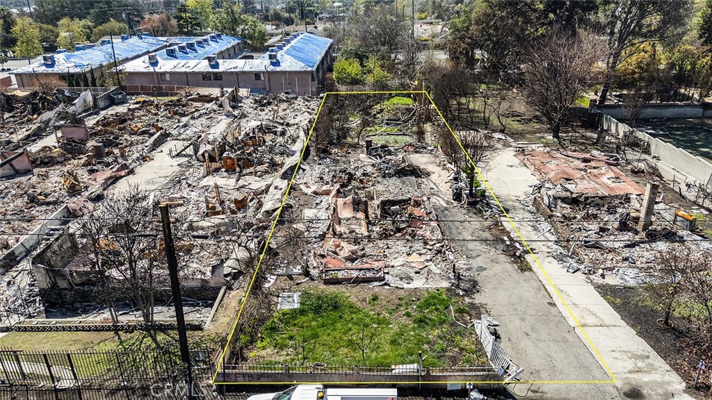 686 E Pine Street Property Photo 3