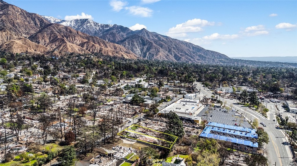 686 E Pine Street Property Photo 6