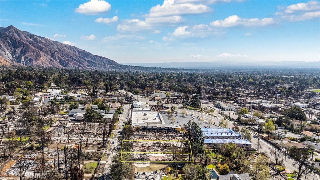 686 E Pine Street Property Photo 7