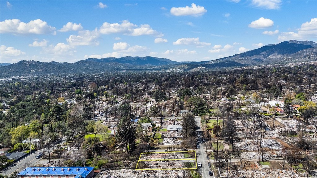 686 E Pine Street Property Photo 8