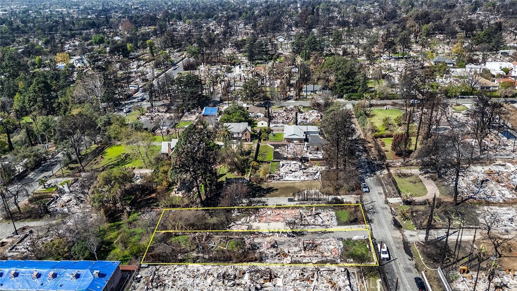 686 E Pine Street Property Photo 9