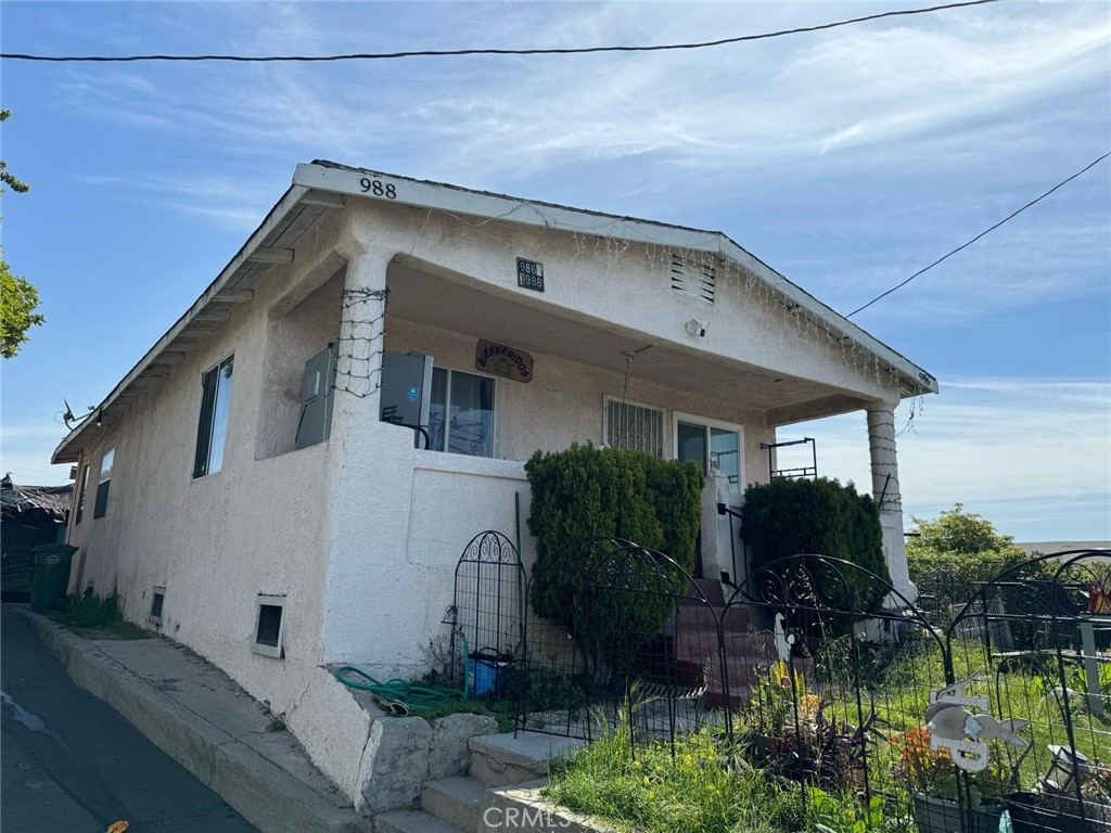 986 Gifford Avenue Property Photo