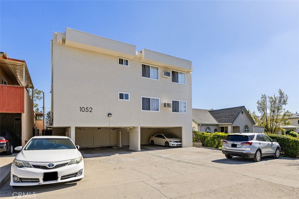 1052 Elm Avenue Property Photo