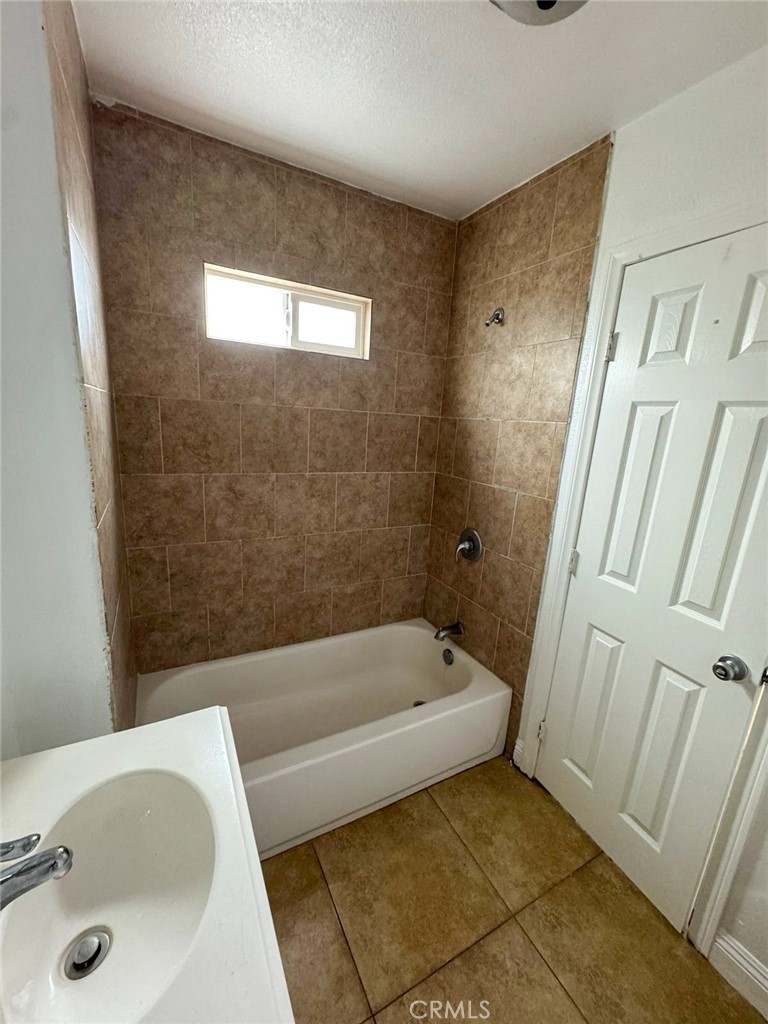 2913 Illinois Avenue Property Photo 6
