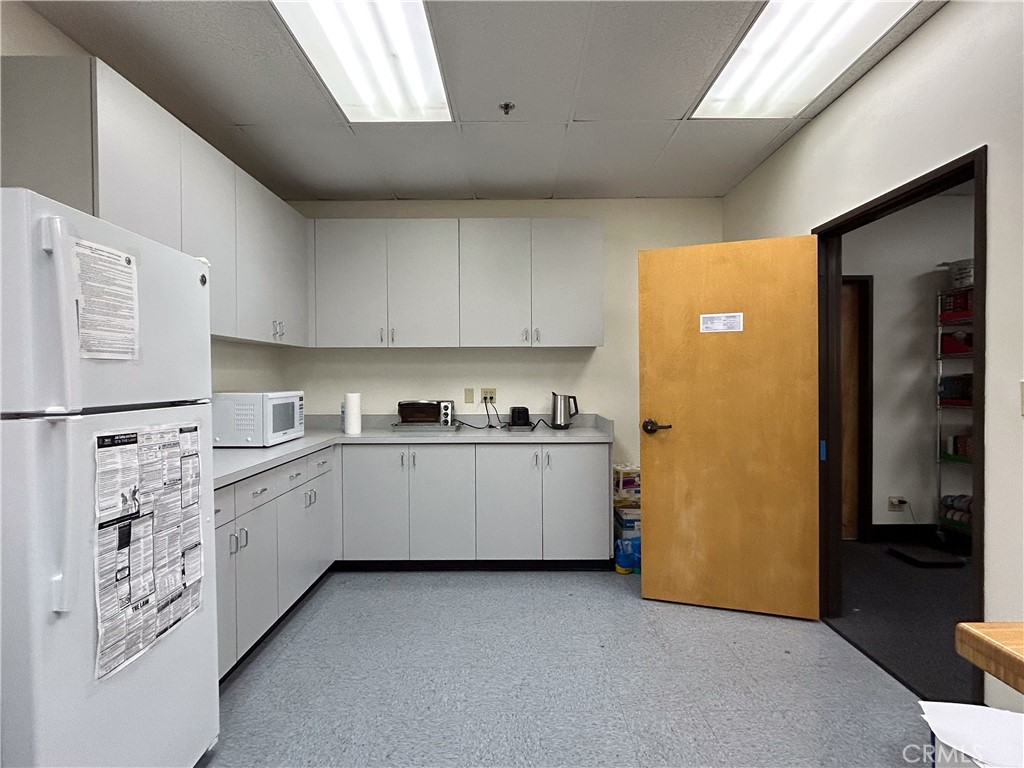 16018 Adelante Street C Property Photo 15