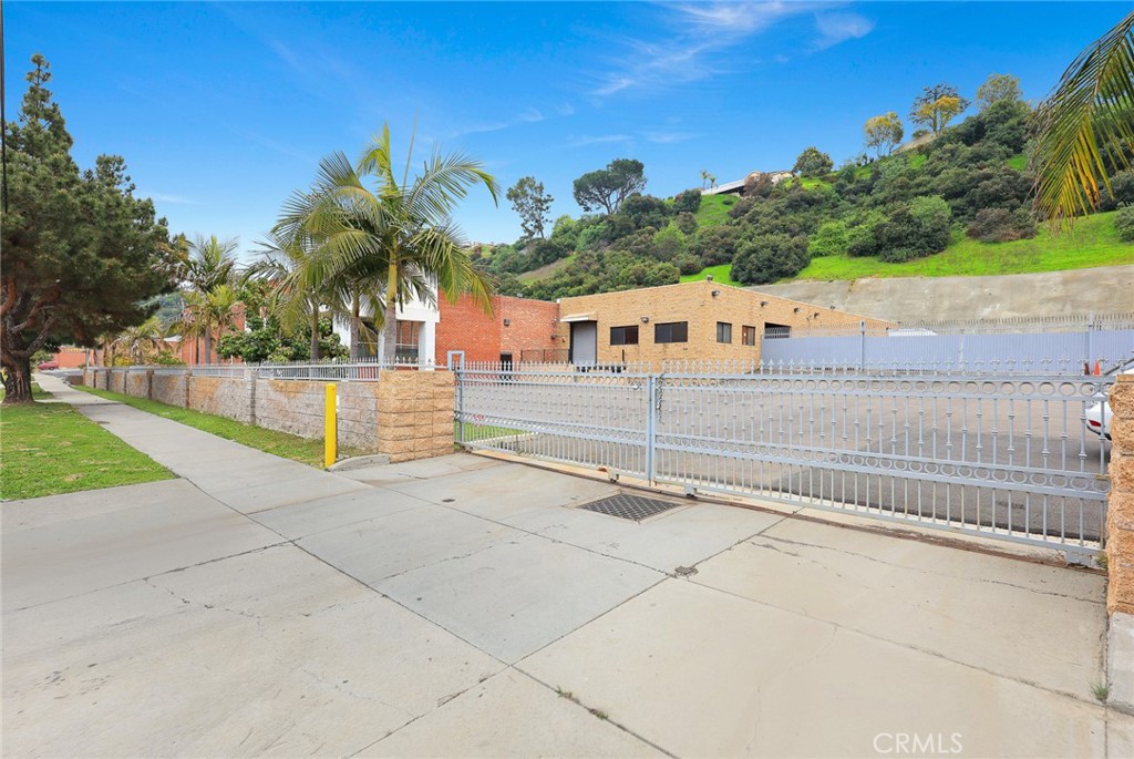 810 Monterey Pass Road Property Photo 2