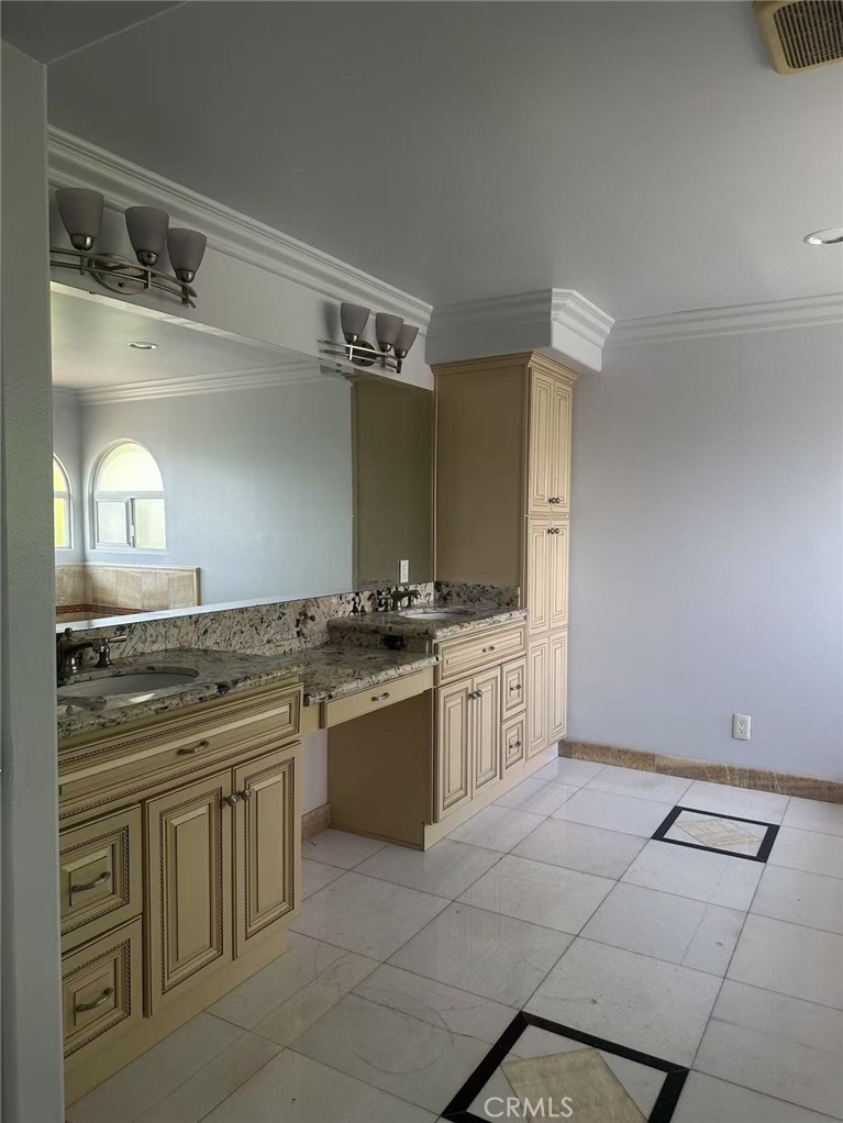 923 Derek Dr Property Photo 12
