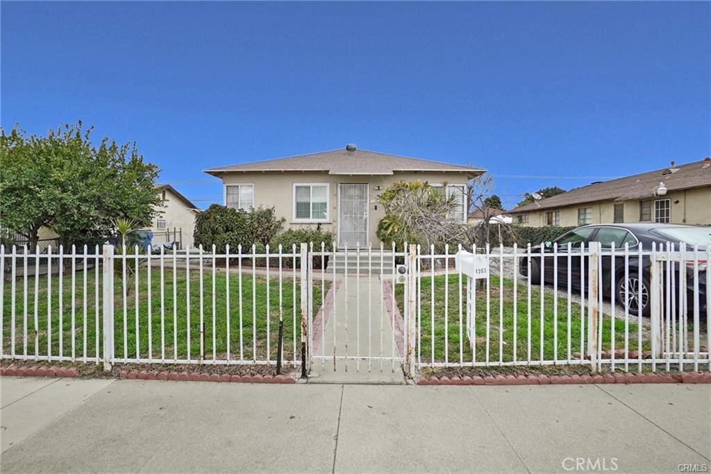 1303 1305 E Kingsley Avenue Property Photo 1