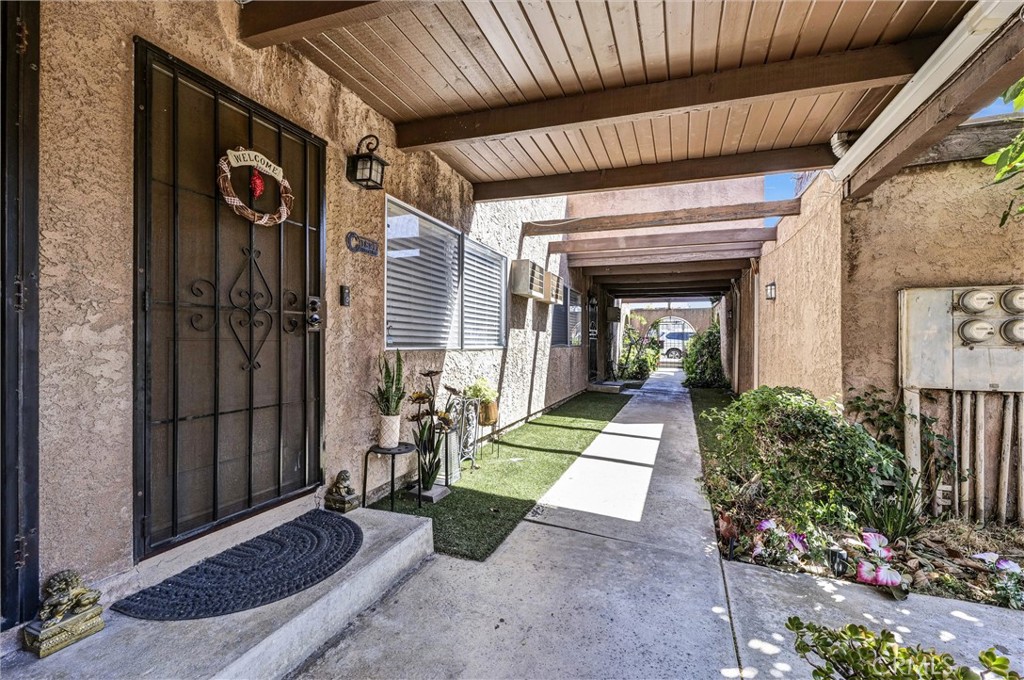 1837 Temple Avenue C Property Photo 1