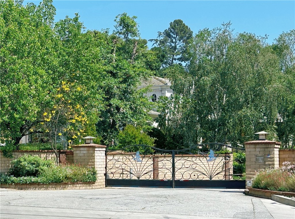 1826 Bluebird Road Property Photo 1