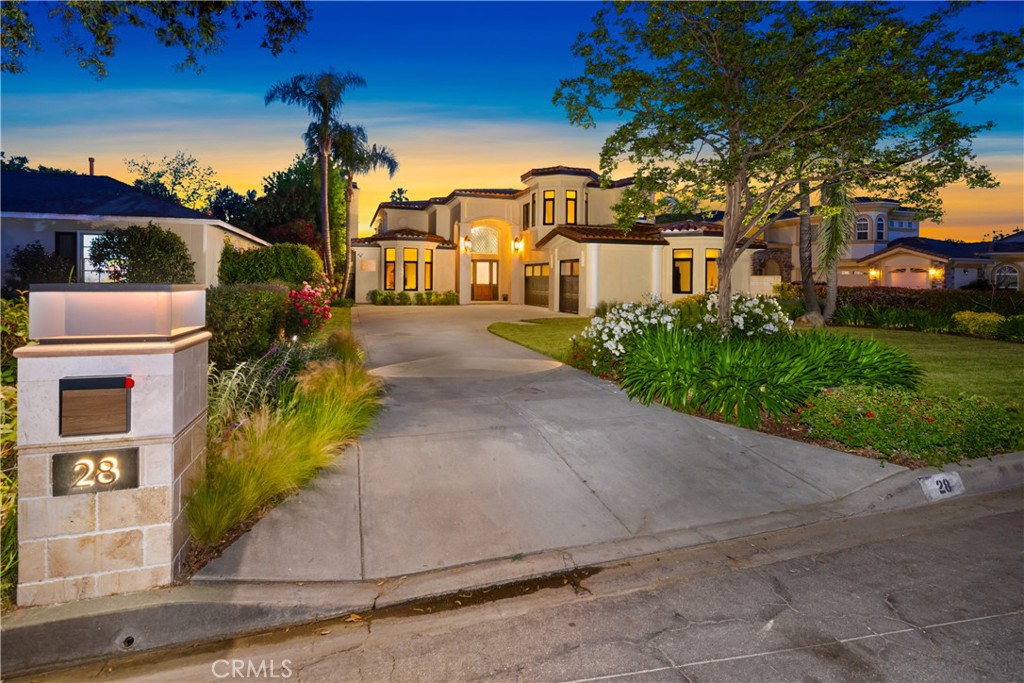 28 W La Sierra Drive Property Photo 1