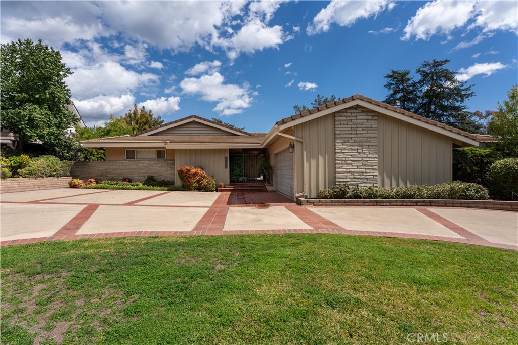 1960 Liliano Drive Property Photo 1