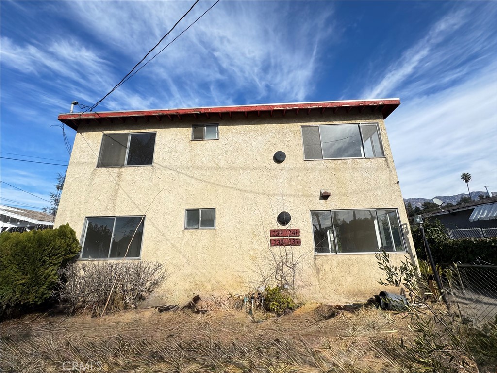 237 W Howard Street Property Photo 1