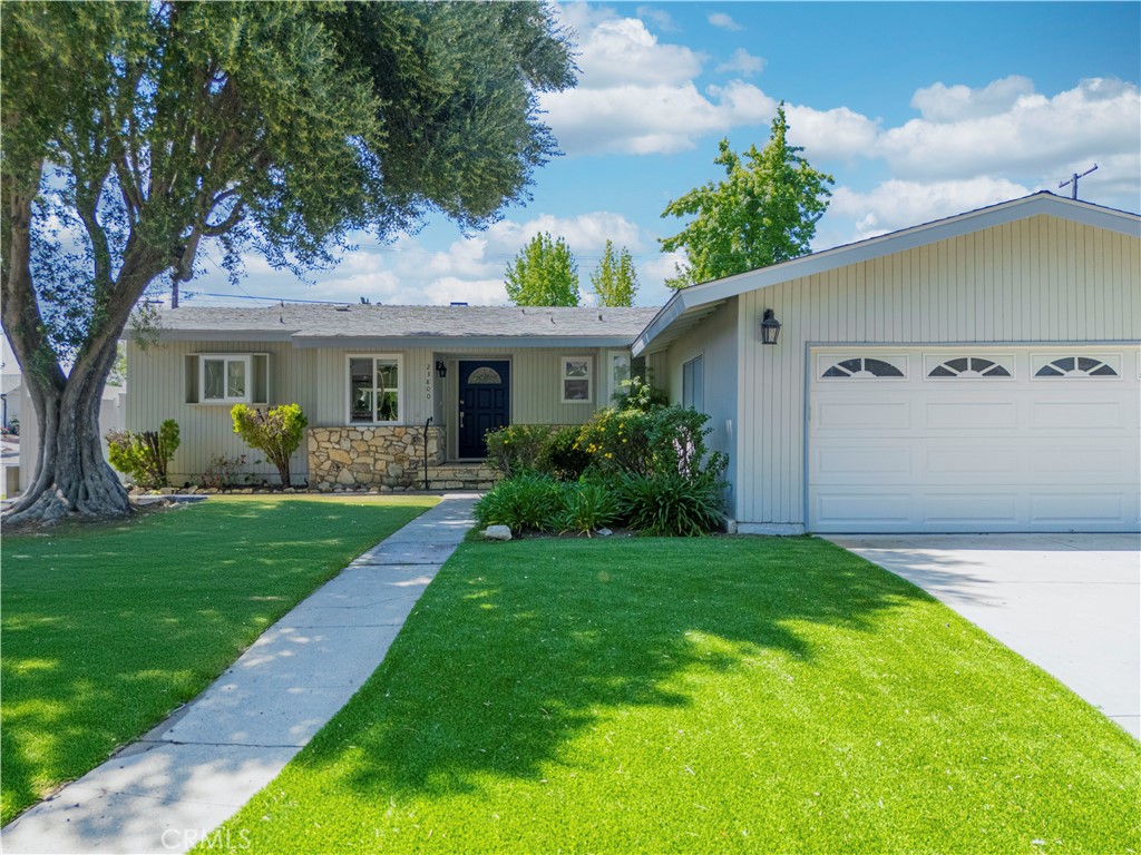 23800 Tiara Street Property Photo