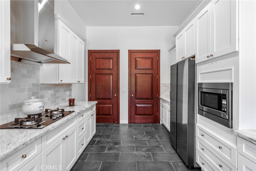 11 Deodar Lane Property Photo 27