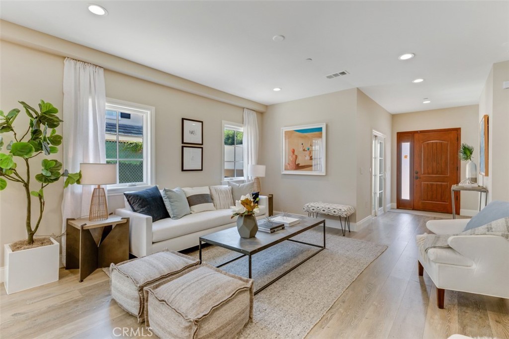 415 California Street D Property Photo 6