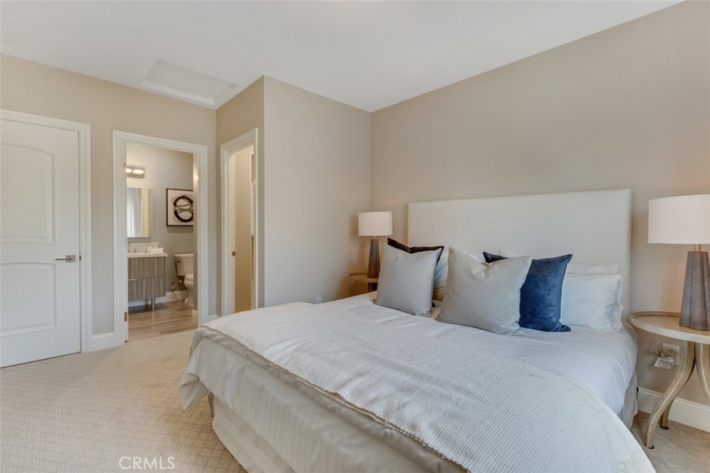 415 California Street D Property Photo 8