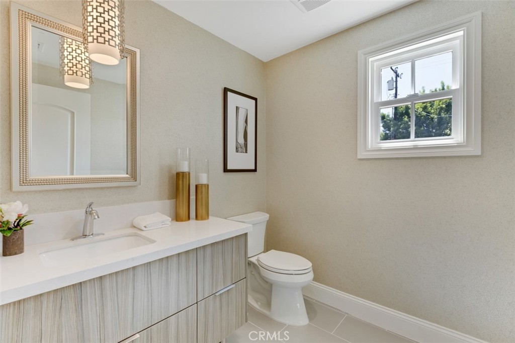 415 California Street D Property Photo 12