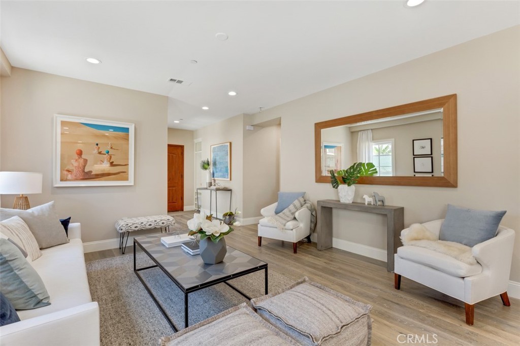 415 California Street D Property Photo 15