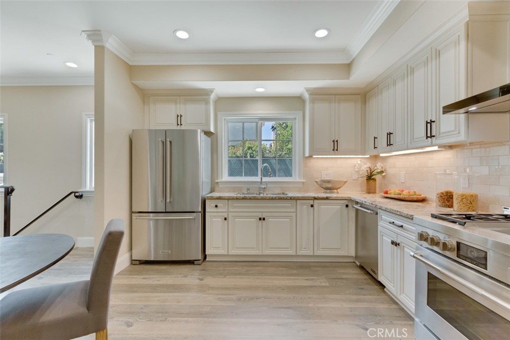 415 California Street D Property Photo 22