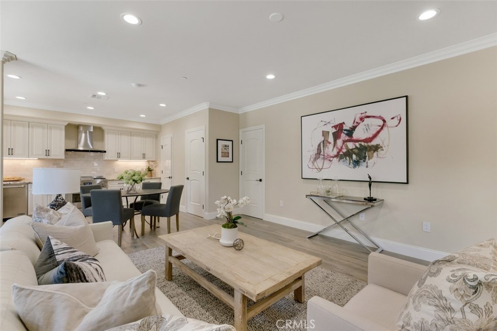 415 California Street D Property Photo 23