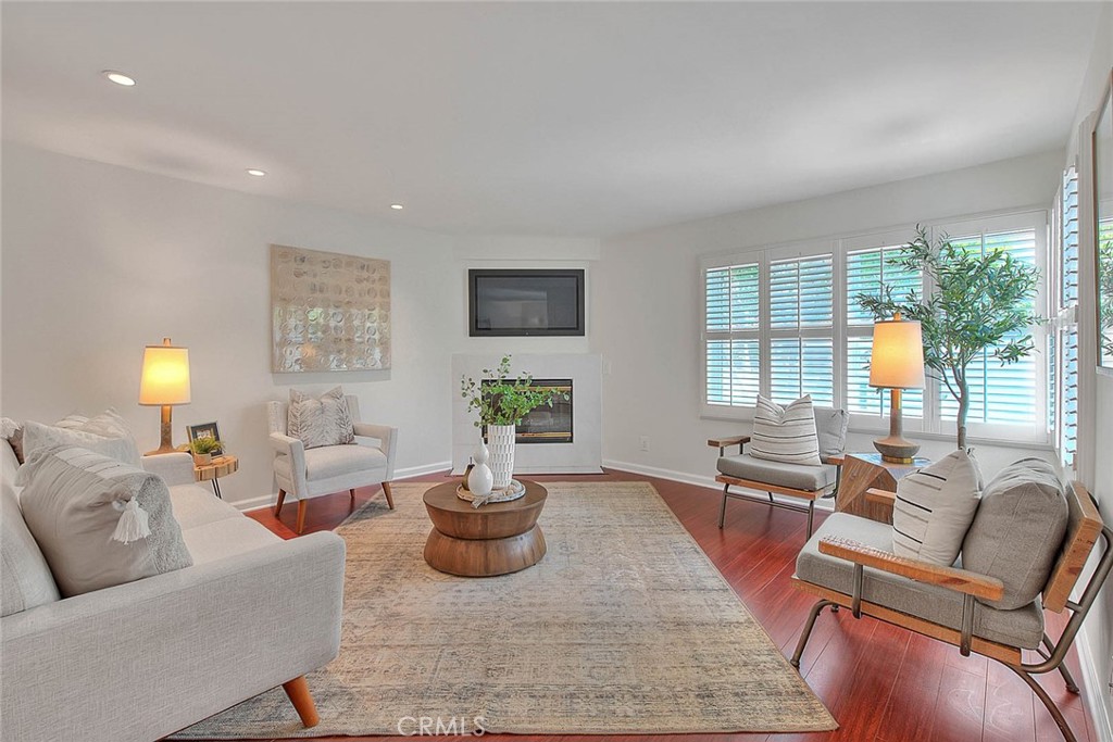 360 S Los Robles Avenue 10 Property Photo 1