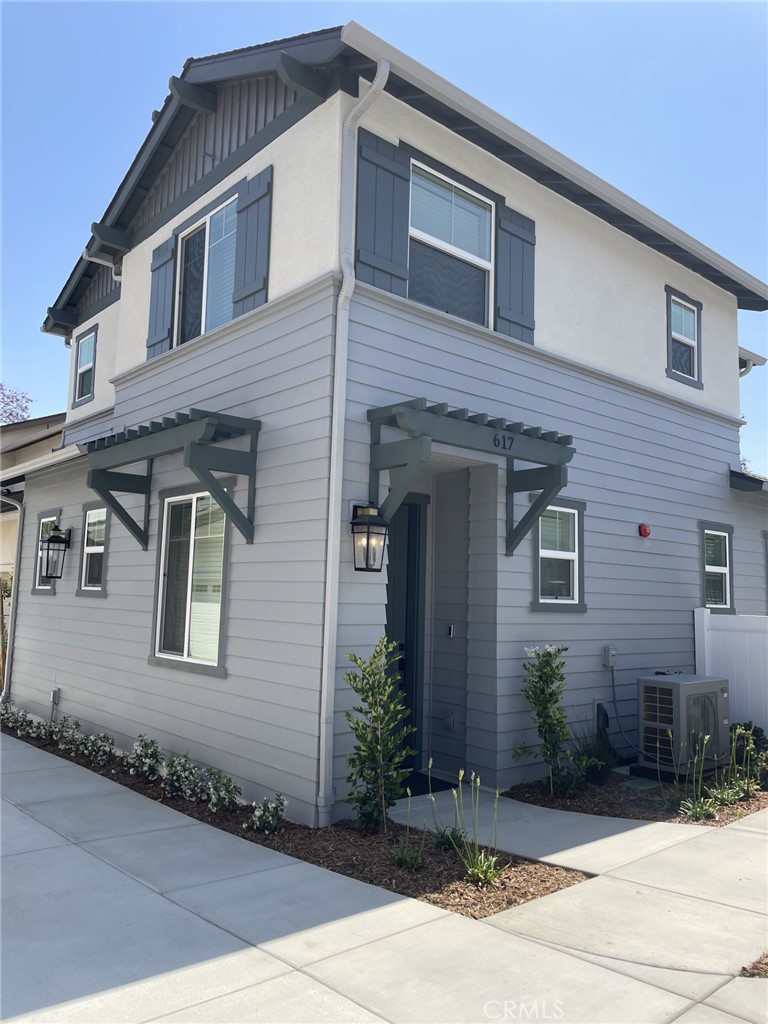 617 E Walnut Avenue Property Photo 1