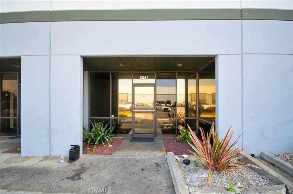 6842 Suva Property Photo 1