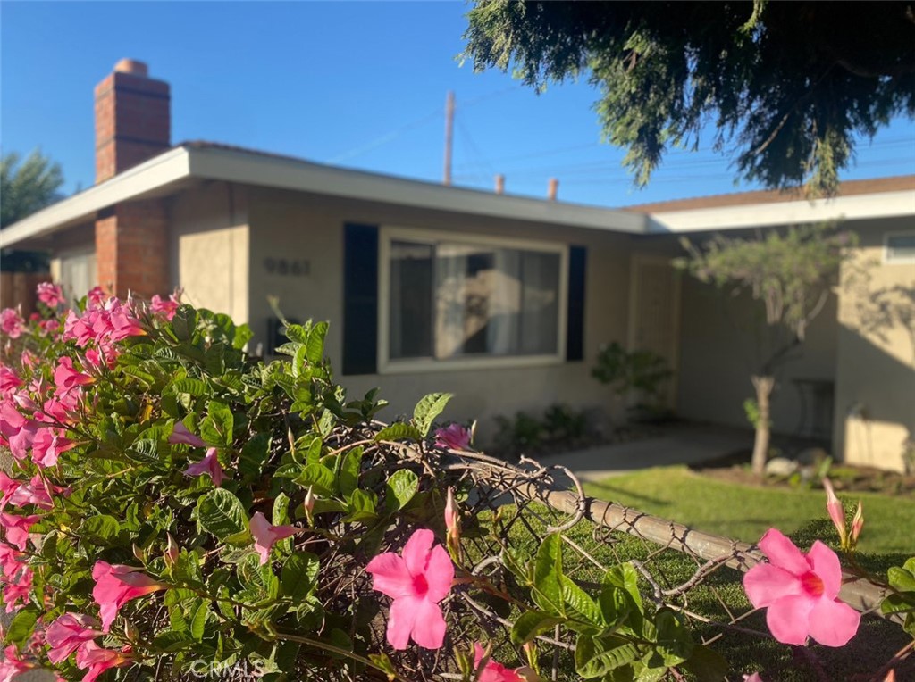 9861 E Lemon Avenue Property Photo 1