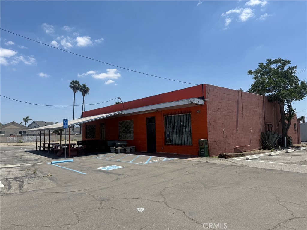 15542 San Bernardino Avenue Property Photo 3