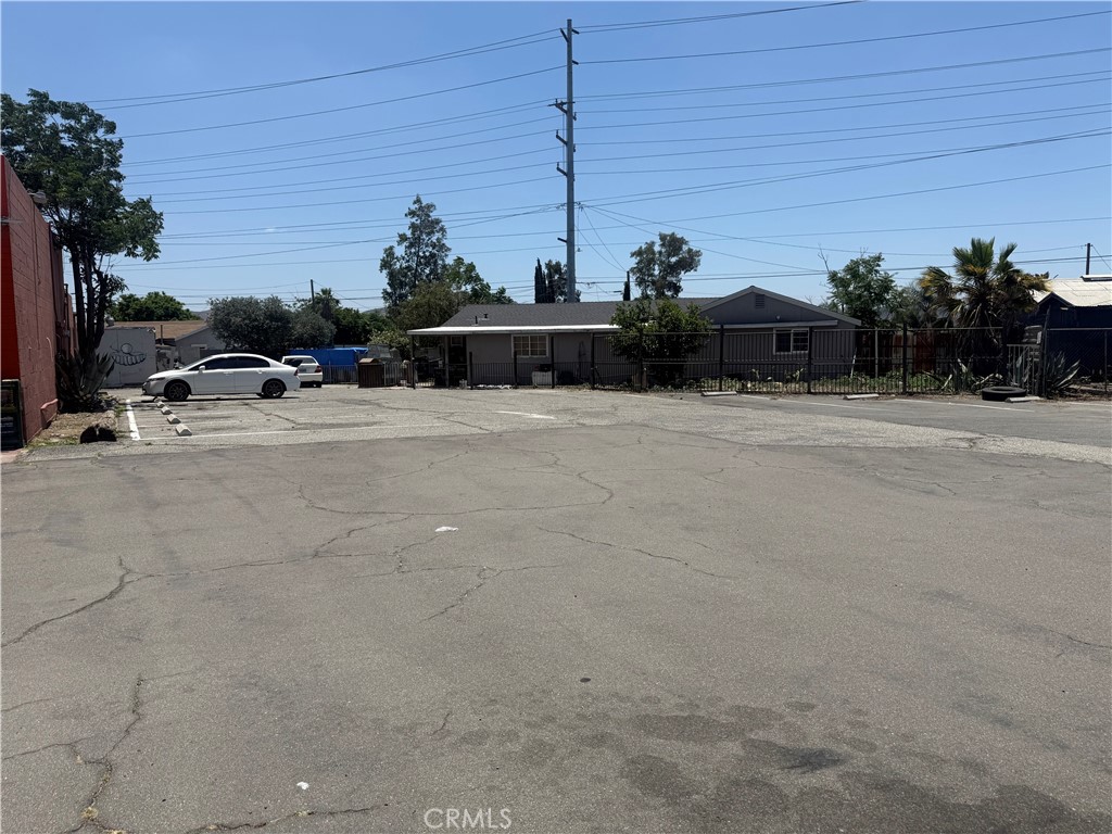 15542 San Bernardino Avenue Property Photo 4