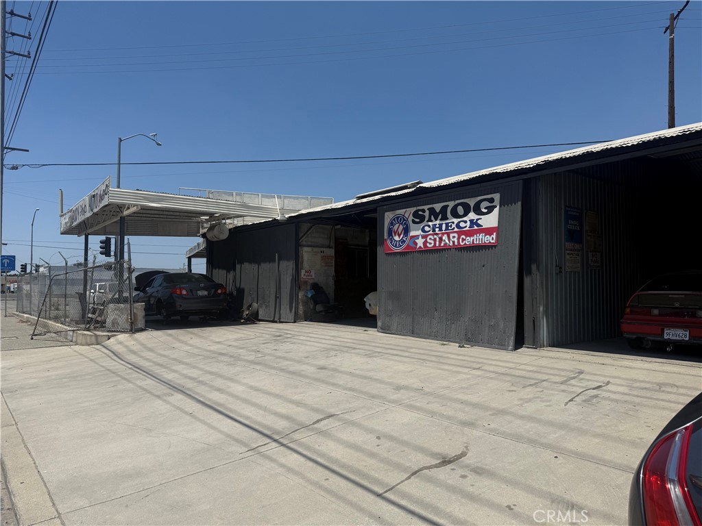 15542 San Bernardino Avenue Property Photo 10